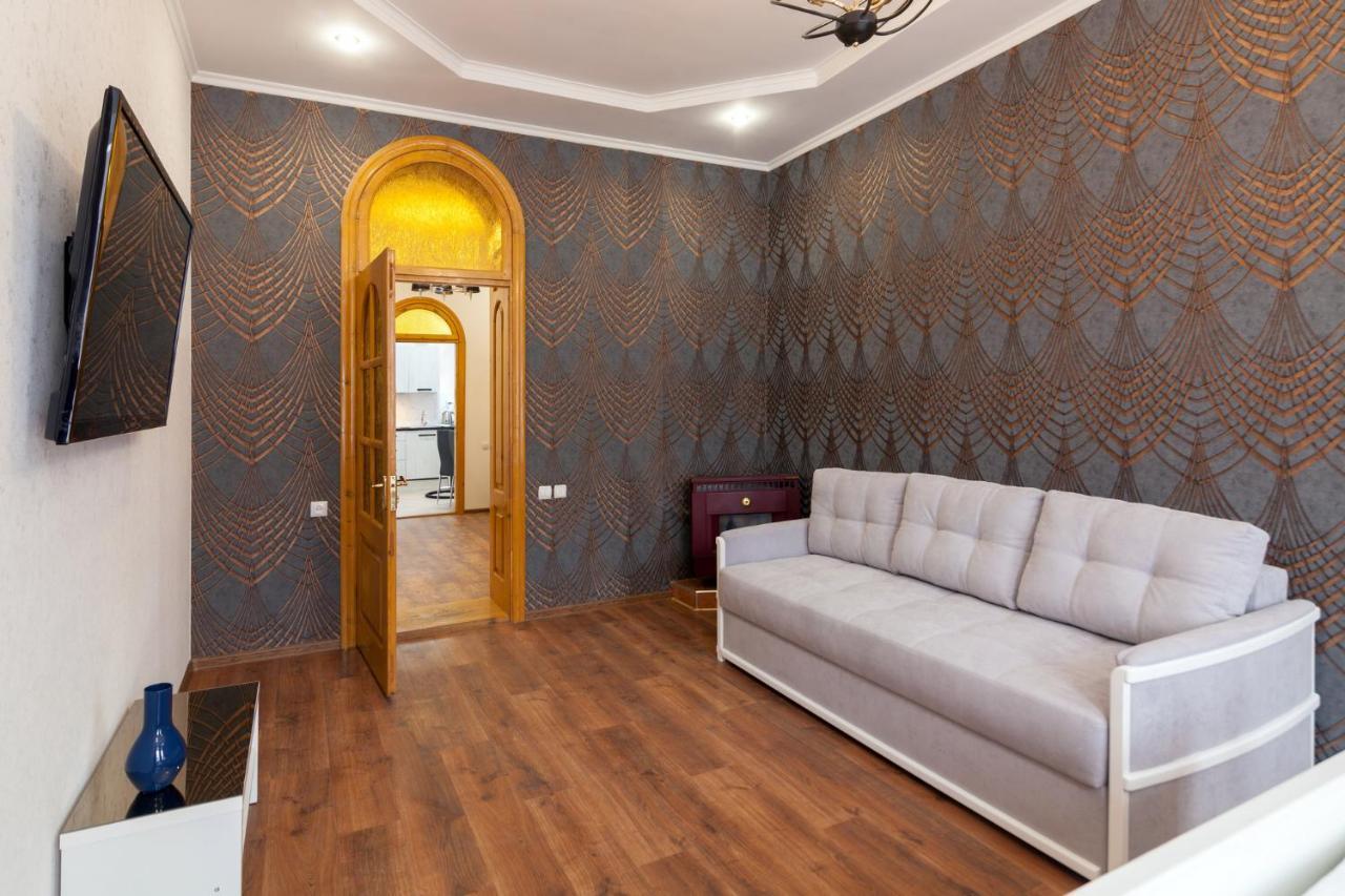 Leogrand Apartments Panteleimona Kulisha 27 Lviv Kültér fotó