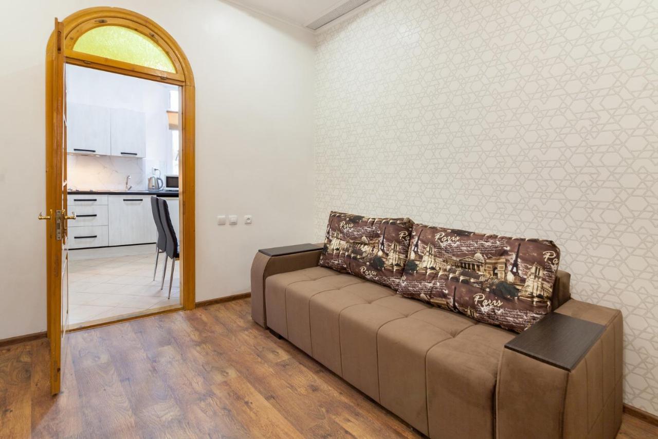 Leogrand Apartments Panteleimona Kulisha 27 Lviv Kültér fotó