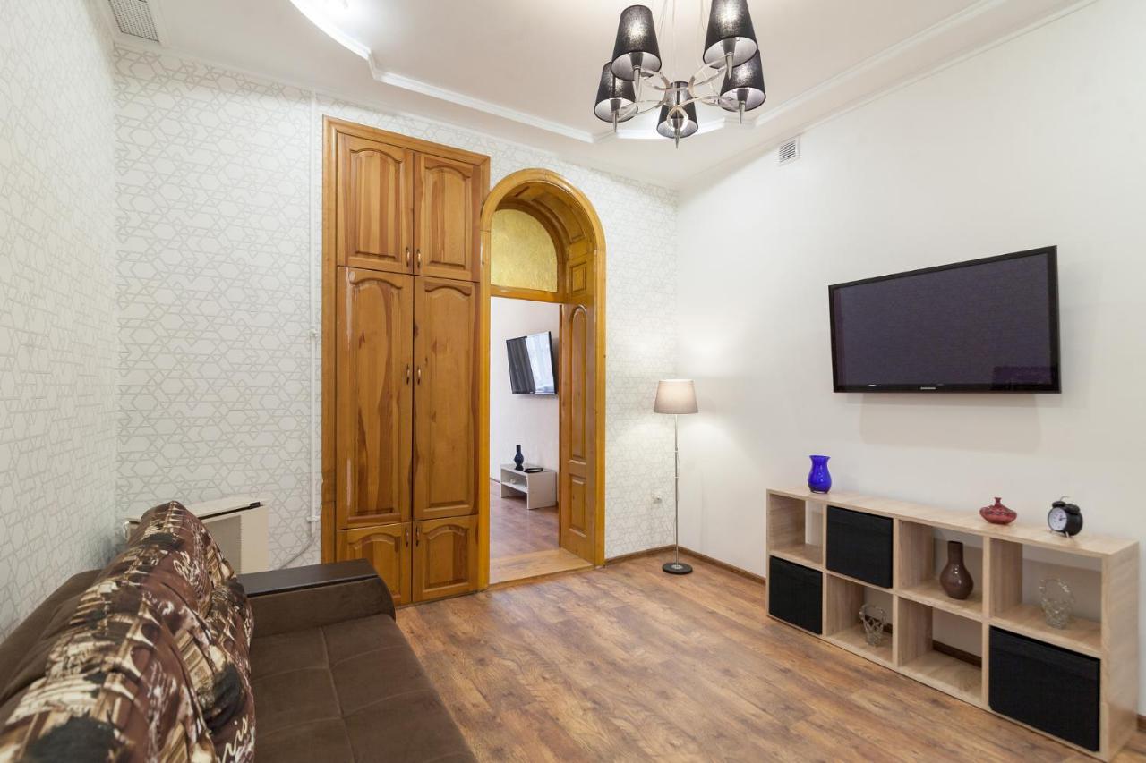 Leogrand Apartments Panteleimona Kulisha 27 Lviv Kültér fotó